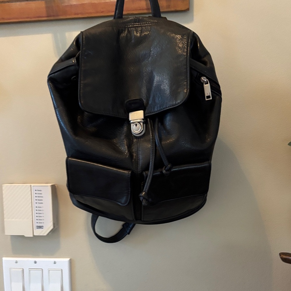 HERITAGE Black Leather Unisex Backpack